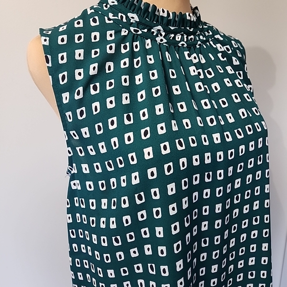 Ann Taylor Green White Geo Polka Dot High Neck Ruffle Sleeveless Blouse ~ Small - Picture 5 of 13